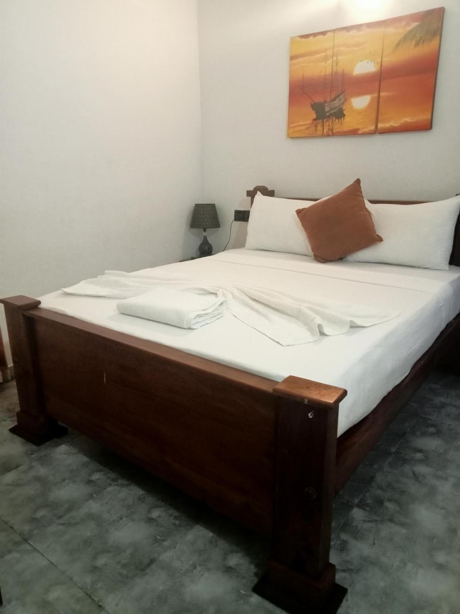 Oviniru Beach Hotel Negombo Eksteriør bilde
