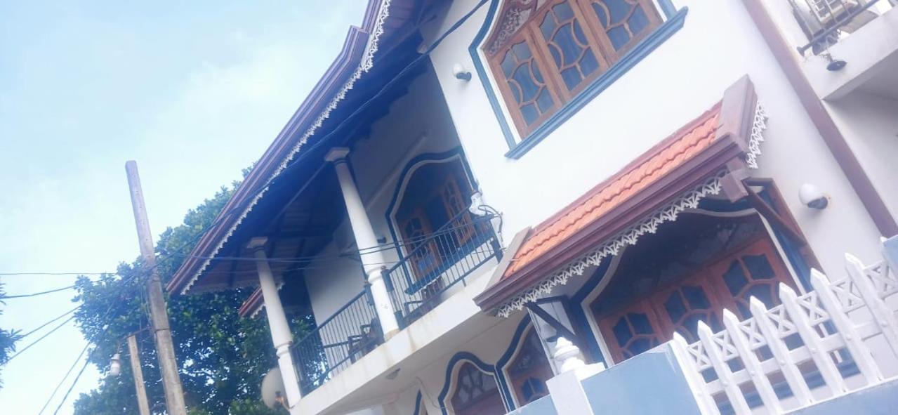 Oviniru Beach Hotel Negombo Eksteriør bilde