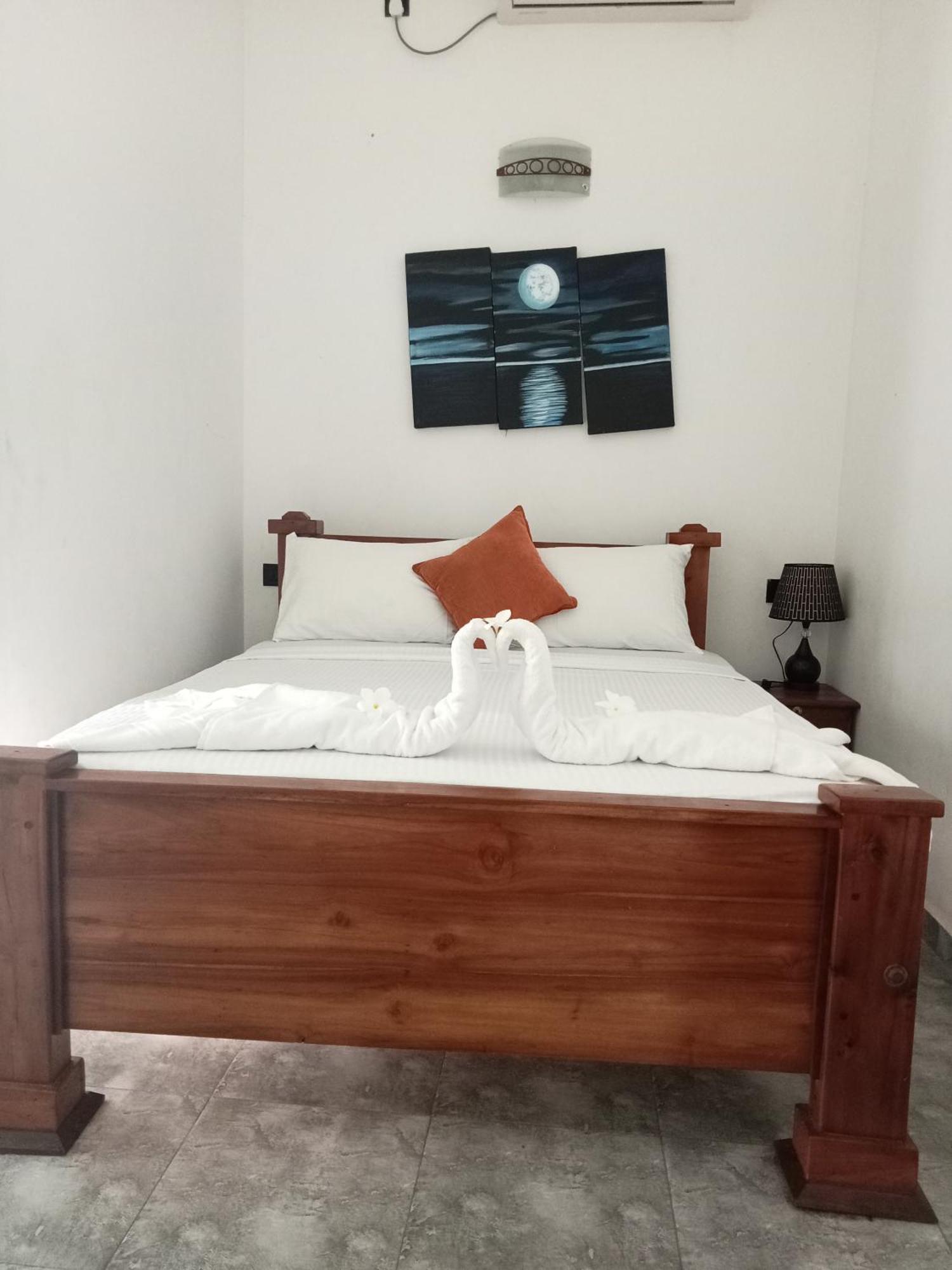 Oviniru Beach Hotel Negombo Eksteriør bilde