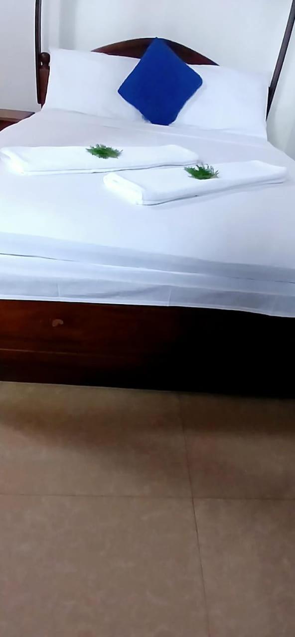 Oviniru Beach Hotel Negombo Eksteriør bilde