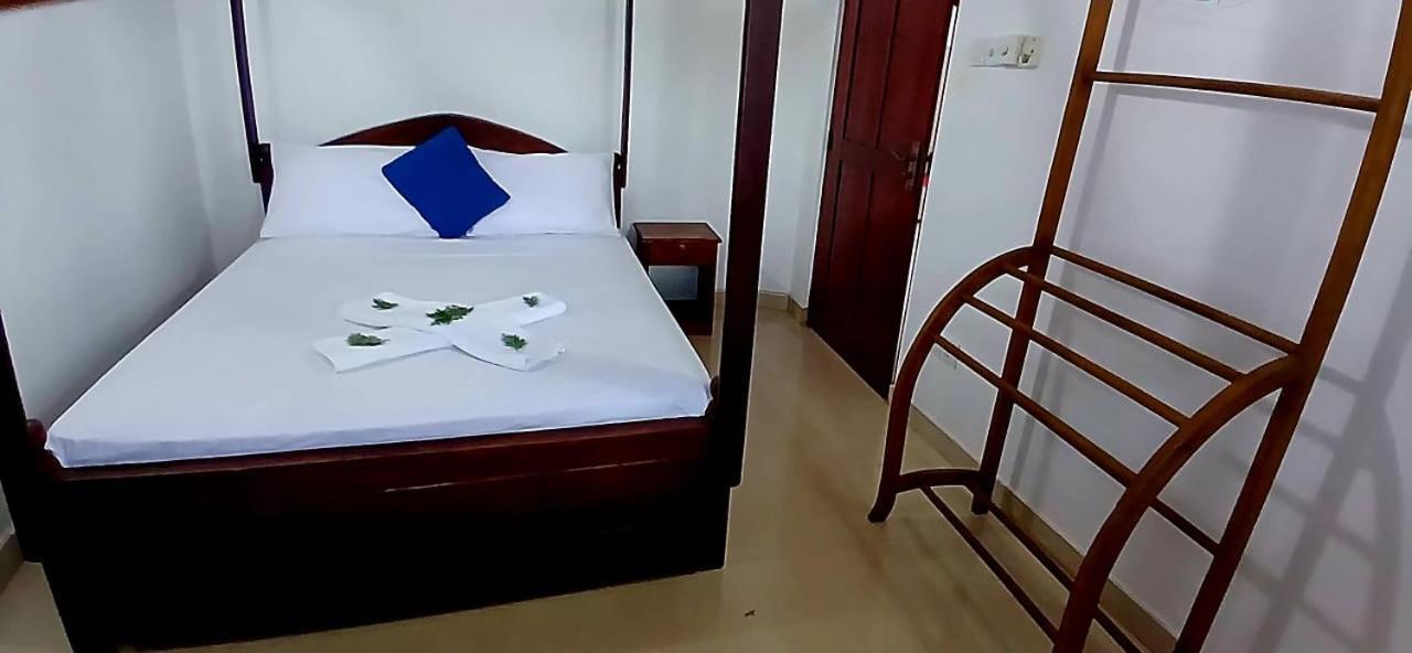 Oviniru Beach Hotel Negombo Eksteriør bilde